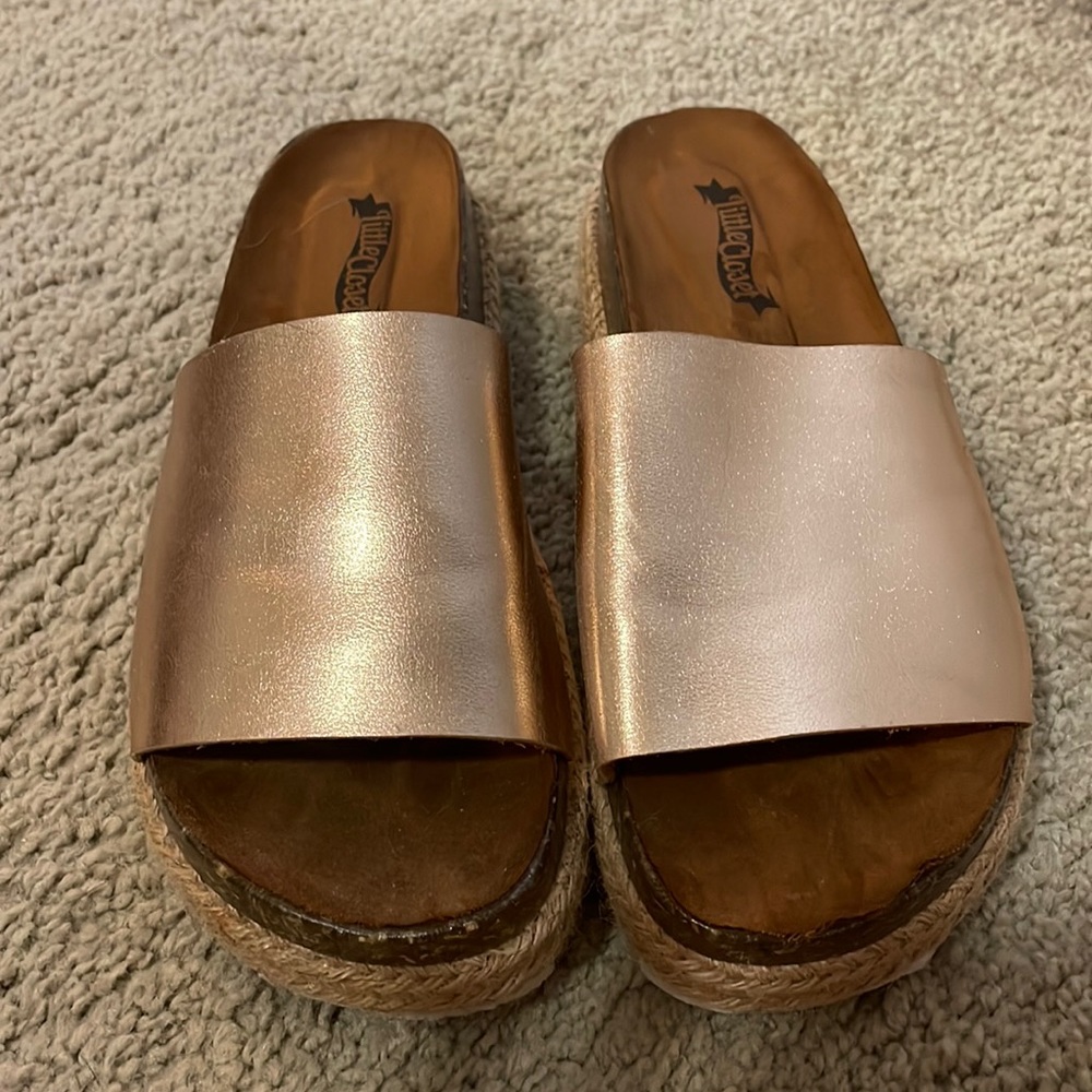 Metallic platform slides